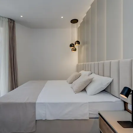 48 Luxury Apartment