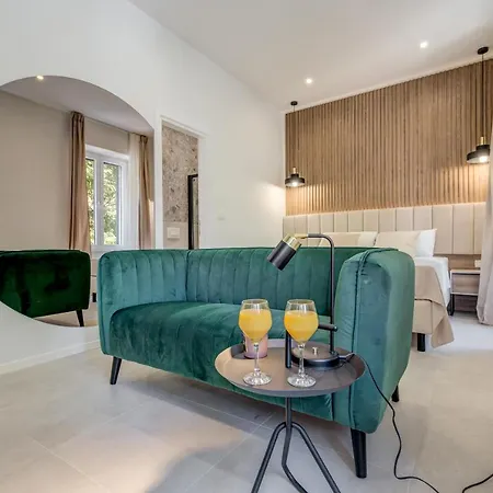 48 Luxury Apartment *